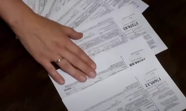 Платежки за комуналку. Фото: скрин youtube