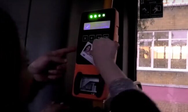 городской транспорт, скриншот из видео