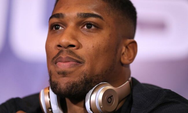 Рівненські копачі бурштину окупували райвідділ поліції
