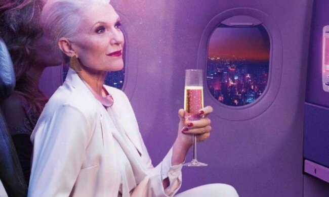 70 - не предел: мама Илона Маска в юбилей показала безупречный стиль