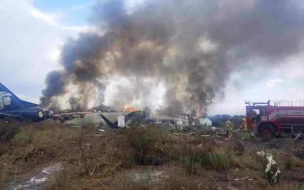 Ціла сім'я згоріла живцем у страшній авіакатастрофі