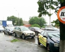 Проспект Лобановского закупорив "бутерброд"з 4 машин