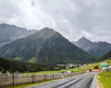 Сам Бог послал на Альпы бомбу: невероятное видео