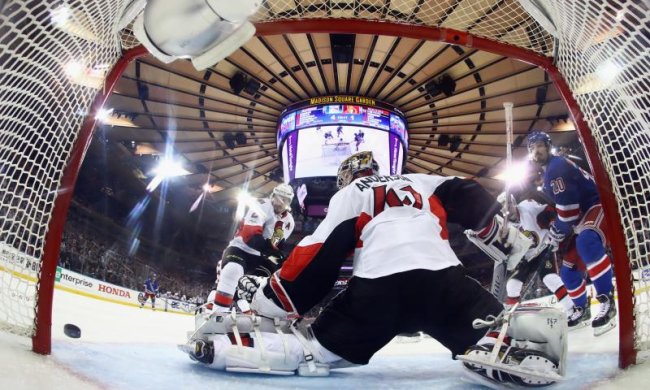 НХЛ: Рейнджерс обыграли Оттаву, Нэшвилл в шаге от финала конференции