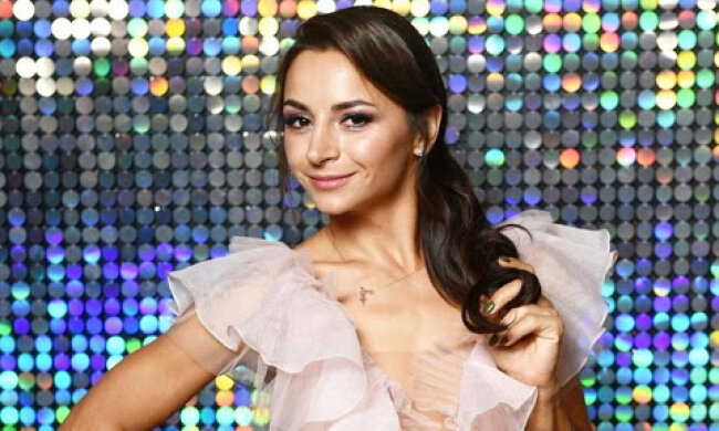 Зірка "Танців з зірками" Ілона Гвоздьова з чоловіком та сином розчулила мережу: щоб діти пишалися