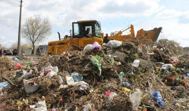 С огромного украинского кладбища вывезли 23 тыс. кубометров мусора