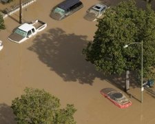 Повінь у Каліфорнії: населення масово евакуюють