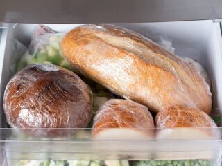 Хліб у морозилці