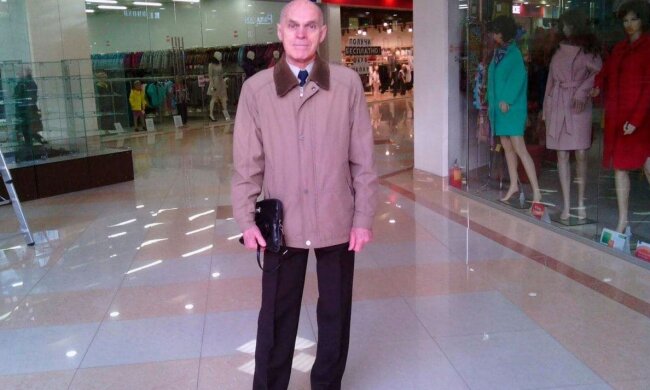 Охоронець, "лапавший" школярку, фото: Telegram