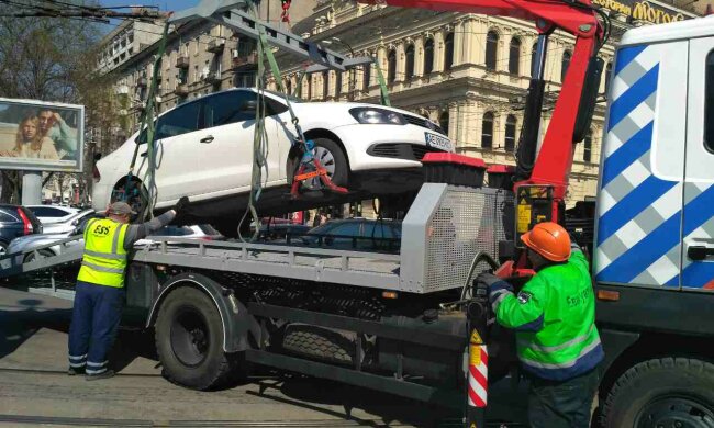 У Києві відзначився черговий герой парковки: "Машину придбав, а мізків - немає"