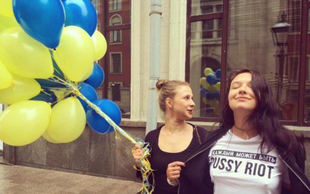 Російські феміністки відправили "повітряний поцілунок" Сенцову