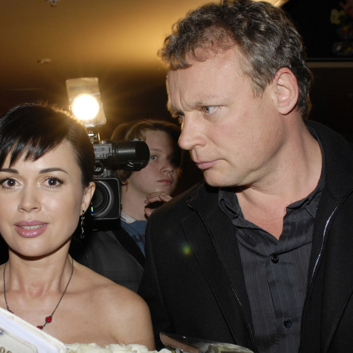 Жаңа жыныстық позициялар Олар жатып алып кискаға силайды