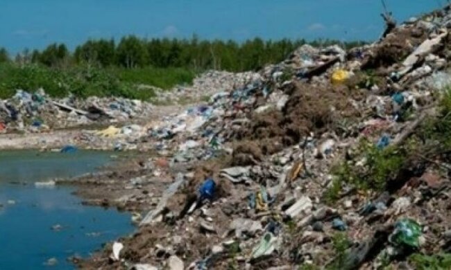 Украина отказывается убирать мусор за Садовым