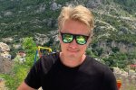 Украинский блоггер рекламирует российский банк. Фото скриншот Youtube