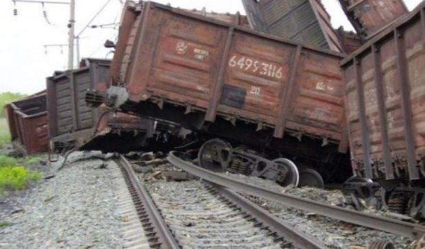 В Донецкой области подорвали поезд на ходу