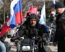 Знадобиться памперс: Нічні вовки по-дорослому привітали луганських дітей