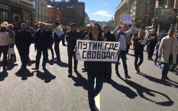 Москвичи вышли на согласованный антипутинский митинг