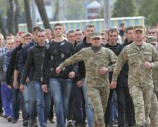 Львів'яни, голіть голови: скільки новобранців чекають у ЗСУ восени