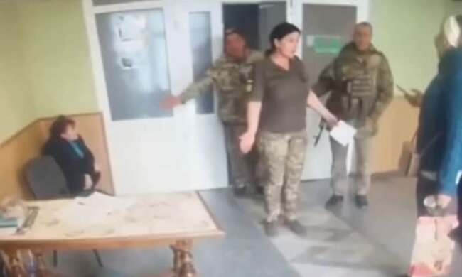 Скандал в ТЦК. Фото: youtube