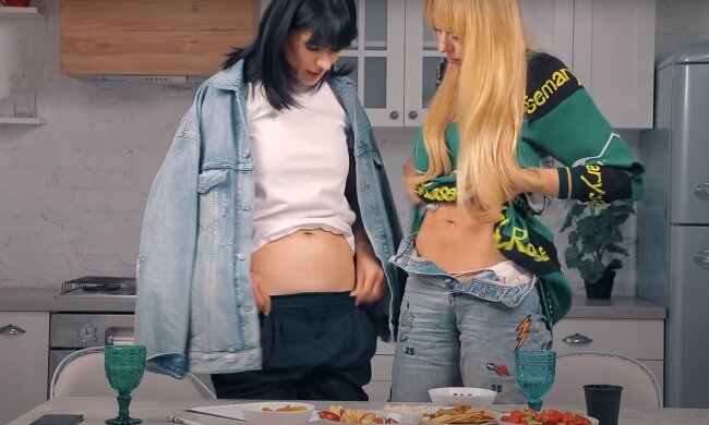 Маша Ефросинина и Оля Полякова, скриншот: Youtube