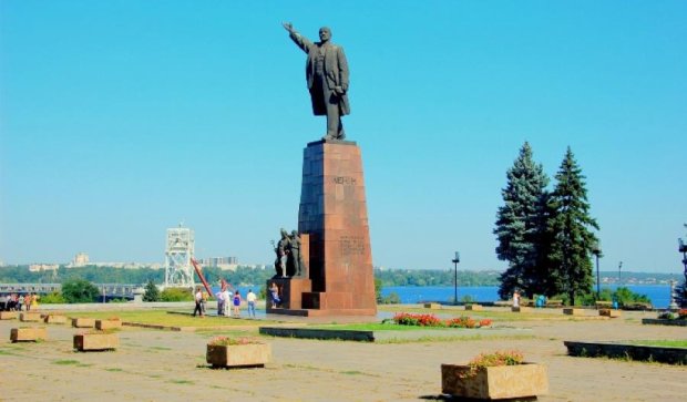 Запорожские бизнесмены вызвались оплатить демонтаж памятника Ленину