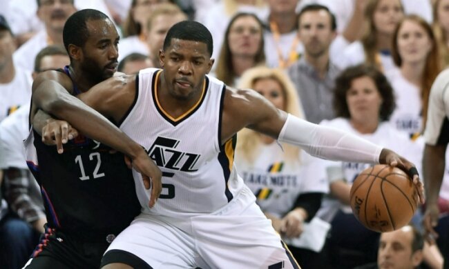 НБА: Оклахома закончила сезон поражением от Хьюстона, Юта обыграла Клипперс