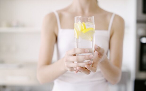 Вода с лимоном, фото elle