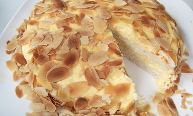 Рецепт мигдалевого пирога, який ви не зможете забути