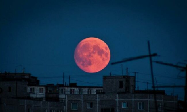 На вихідних українці побачать "криваве" суперлуння 