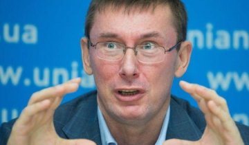 Стало відомо, скільки заробив Луценко