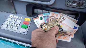 Банкомат у Європі. Фото з відкритих джерел