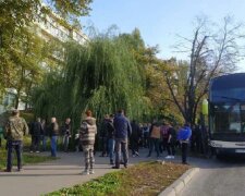 У Києві затримали автобус з виборцями з Житомирщини, фото: Київ зараз