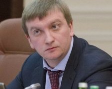 Петренко поплакался из-за зарплат министров