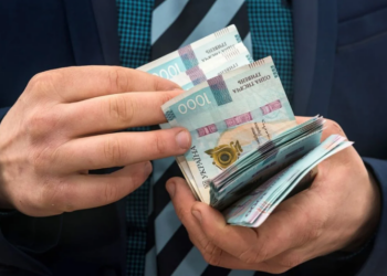 Гроші. Фото: скрін YouTube