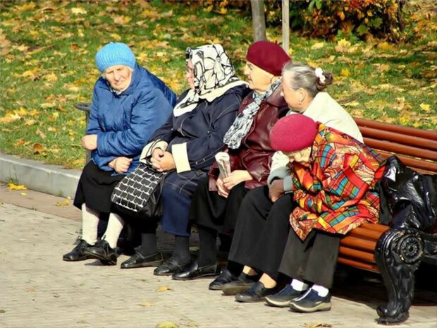 Запорожская "супербабушка" покорила сеть: так с внуками еще никто не гулял, - впечатляющее видео