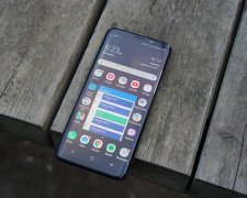 Samsung Galaxy S10 Lite с дыркой в экране засветился в сети