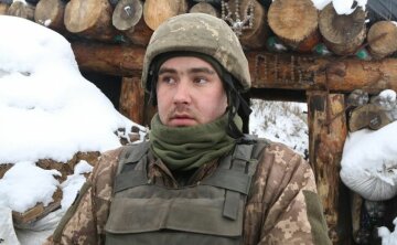 Молодий батько вже 5 років на передовій і у відставку не збирається: "Честь служити з героями"