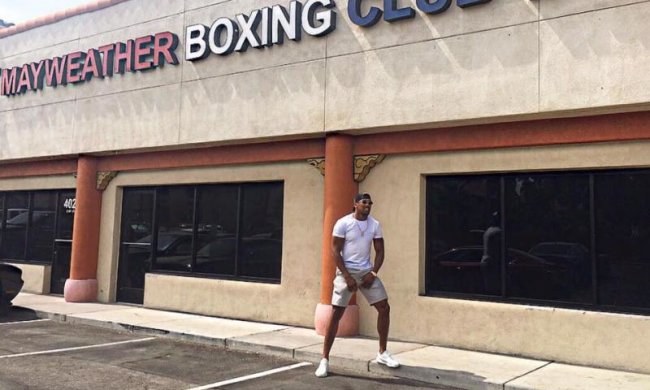 Джошуа показав, як провів тренування в залі Мейвезера