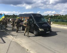 Під Хмельницьким поховали загиблого на Донбасі героя - одружився і поїхав у смерть