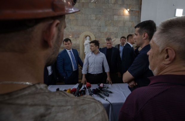 Трагедия на шахте "Лесная": Зеленский дал достойный отпор журналистке Порошенко