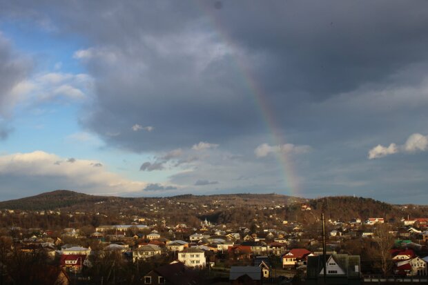 На Прикарпатье появилась радуга зимой: Facebook Национальный природный парка Гуцульщина