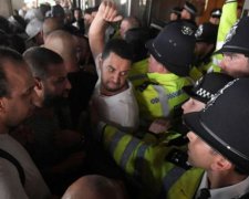 Лондонська пожежа "запалила" масові протести та сутички