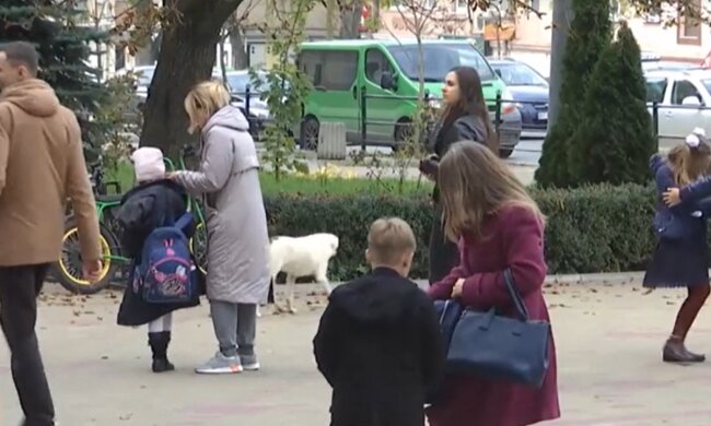 Школьники, фото: кадр из видео