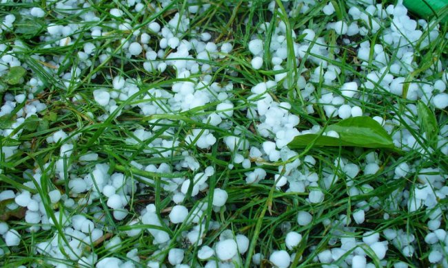 "Не ждали, а я приперсі": на головы украинцев обрушился огромный град по 5-10 сантиметров