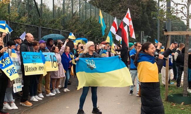 Украинцы в Бельгии потребовали увеличить военную помощь Украине