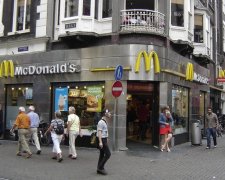 Амстердамський McDonalds роздає безкоштовне морозиво