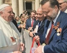 Папа Римський вибачився за георгіївську стрічку