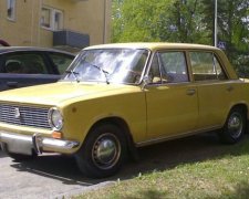 У Маріуполі двоє неповнолітніх викрали автівку