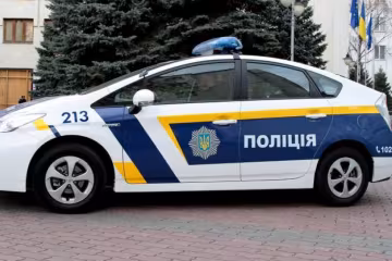 У Франківську здичавілий депутат кидався на людей і згадував чиюсь матір