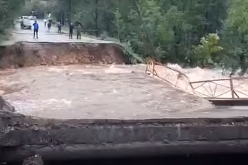 Зруйнований міст у Тинді, скріншот з відео